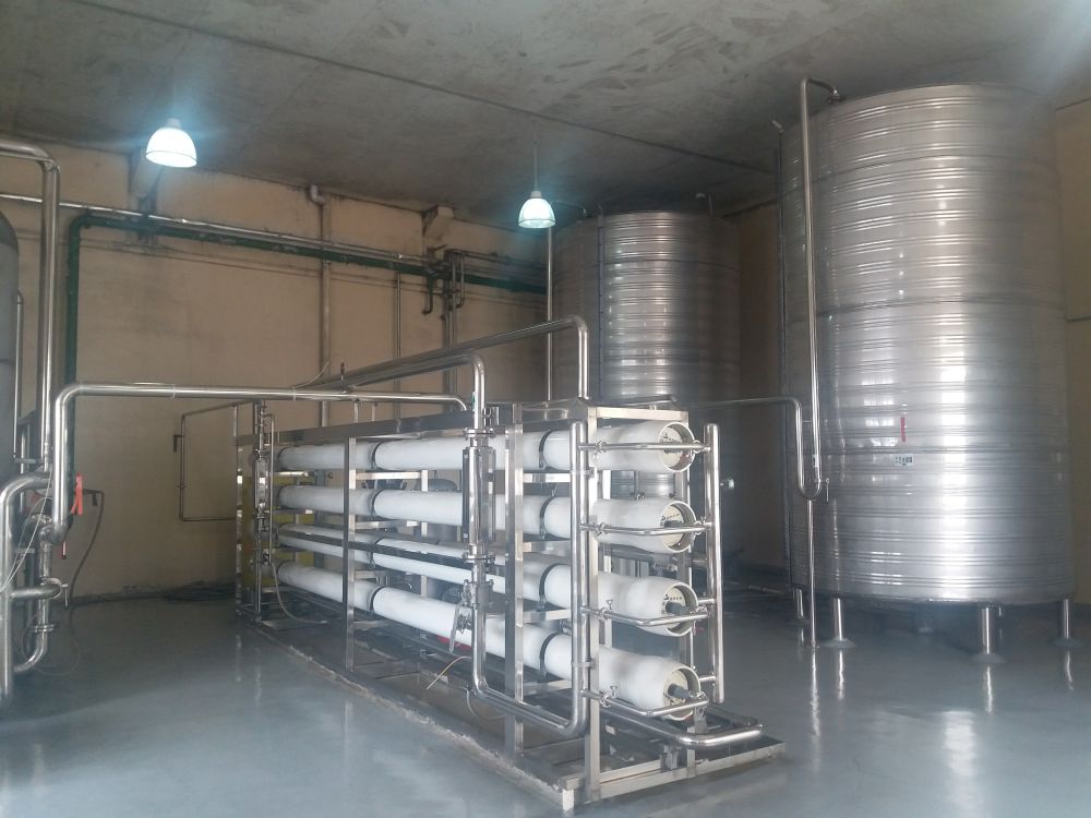 廣東某某(mou)酒廠(chang)30m3ph純水係統